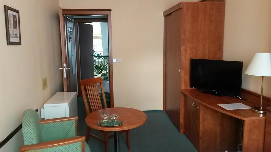 Hotel Praha Дештне в Орлицких горах Экстерьер фото